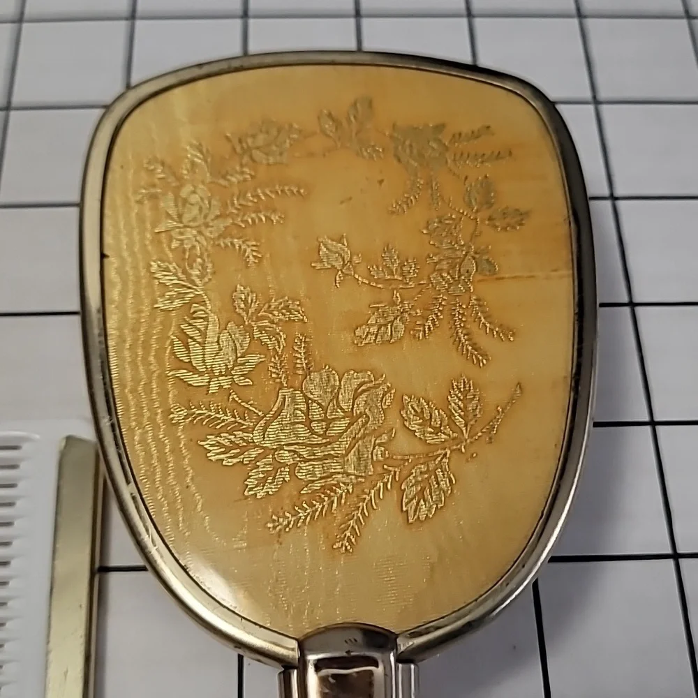 Vintage Brush and Comb Set‎